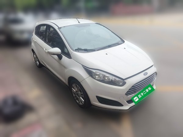 Ford Fiesta 2013 Hatchback 1.5L Manual Fashion Edition, 2013 года