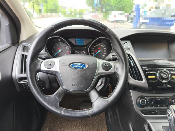 Ford Focus 2012 Hatchback 1.6L Automatic Fashion Edition, 2012 года