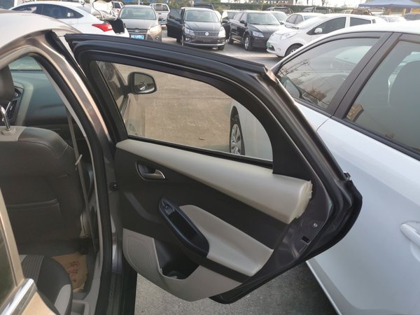 Ford Focus 2012, 122899 км, за 4887 USD - фото 17