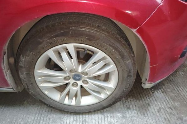 Ford Focus 2012, 100300 км, за 2779 USD - фото 8