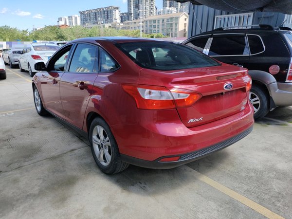 Ford Focus 2012, 81900 км, за 4043 USD
