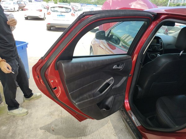 Ford Focus 2012, 81900 км, за 4043 USD - фото 26