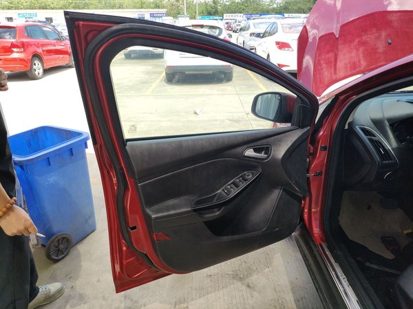 Ford Focus 2012, 81900 км, за 4043 USD - фото 25