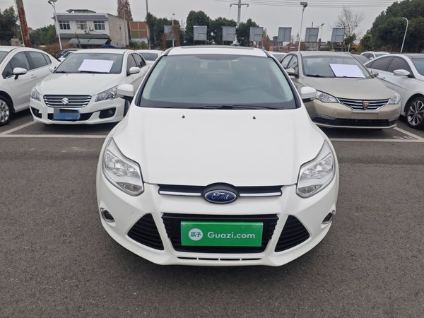 Ford Focus 2012 Hatchback 1.6L Automatic Fashion Edition, 2012 года