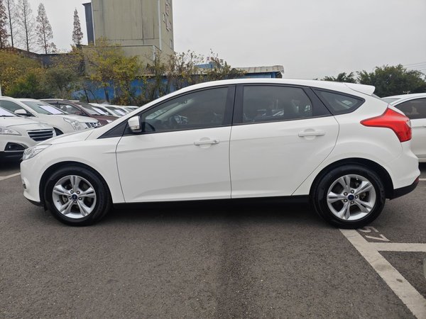 Ford Focus 2012, 108900 км, за 5336 USD