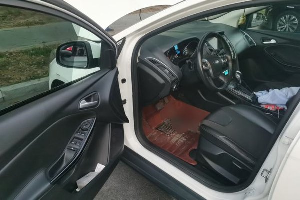 Ford Focus 2012, 136900 км, за 3354 USD - фото 17