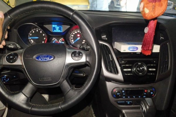 Ford Focus 2012, 141000 км, за 3135 USD - фото 10