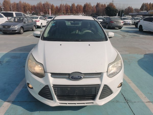 Ford Focus 2012 Sedan 1.6L Manual Comfort Model, 2012 года