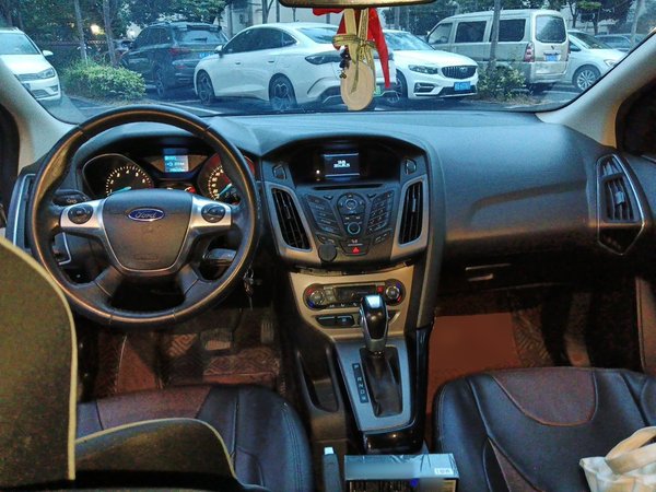 Ford Focus 2012, 198600 км, за 2762 USD - фото 10