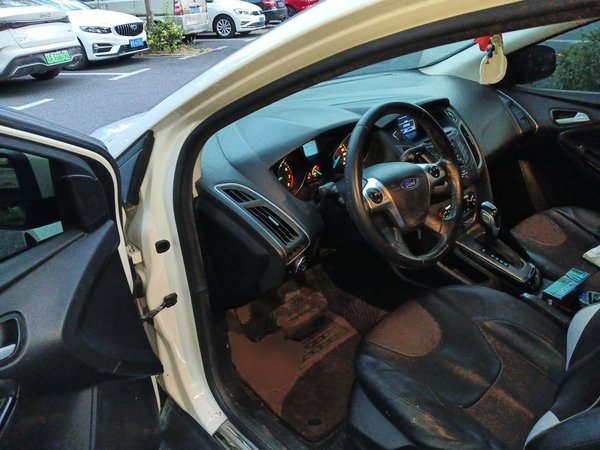 Ford Focus 2012, 198600 км, за 2762 USD - фото 17