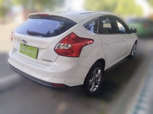 Ford Focus 2012, 76400 км, за 4056 USD
