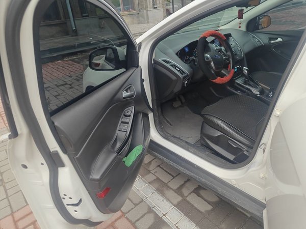 Ford Focus 2012, 89400 км, за 2992 USD - фото 17
