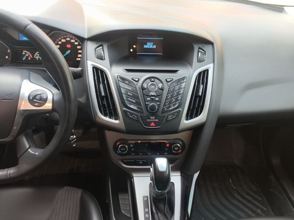 Ford Focus 2012, 98699 км, за 4256 USD - фото 16