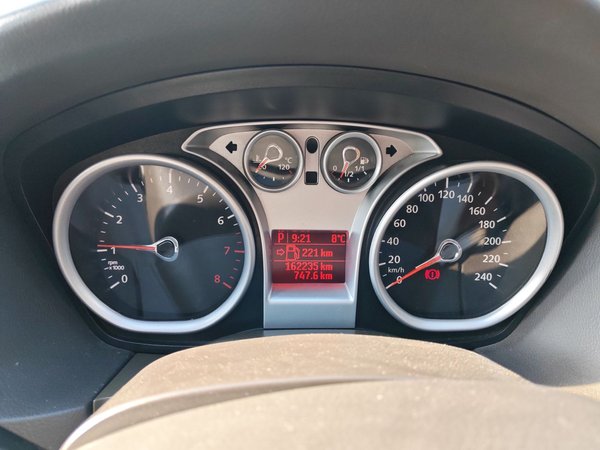 Ford Focus 2013 Sedan Classic 1.8L Automatic Base Model, 2013 года