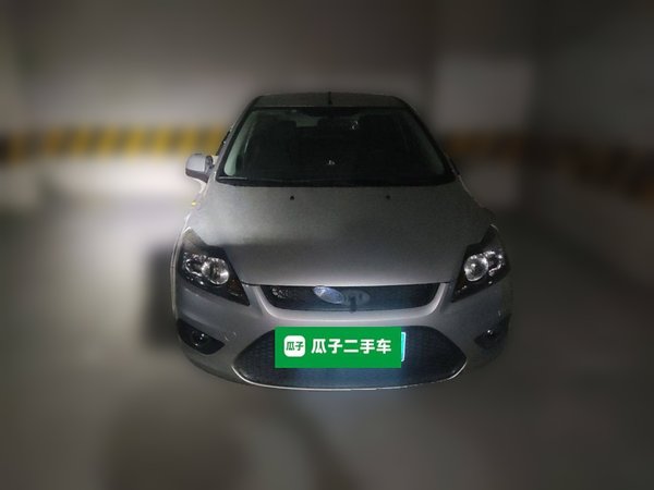 Ford Focus 2013 Hatchback Classic 1.8L Automatic Base Model, 2013 года