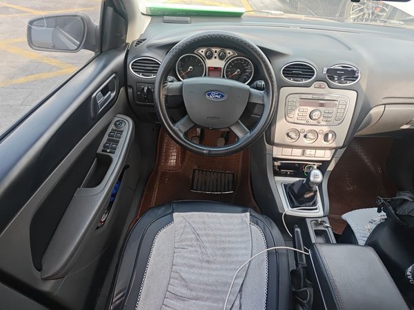 Ford Focus 2013, 131300 км, за 2973 USD - фото 11