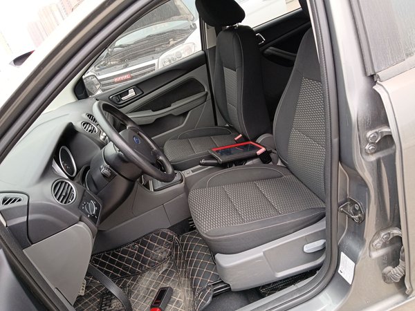 Ford Focus 2013, 86900 км, за 4626 USD - фото 16