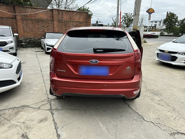 Ford Focus 2013, 108500 км, за 4022 USD