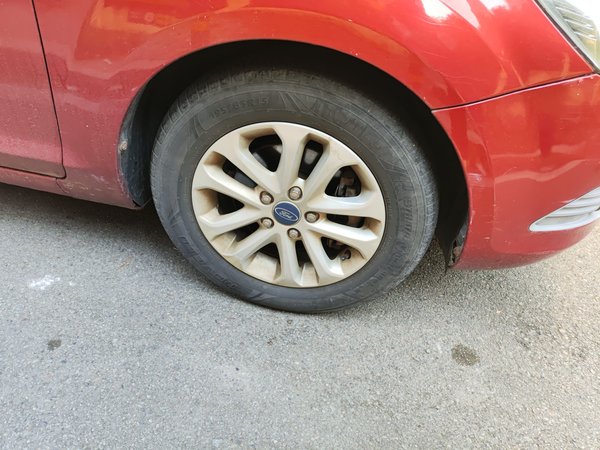 Ford Focus 2013, 77800 км, за 3523 USD - фото 8