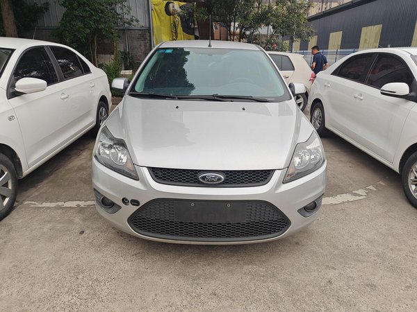 Ford Focus 2013 Hatchback Classic 1.8L Automatic Base Model, 2013 года