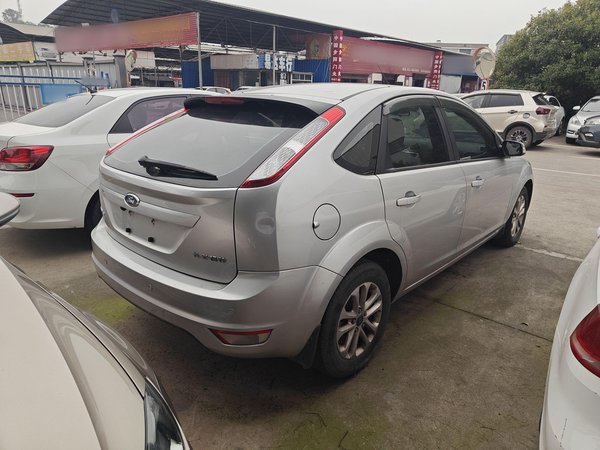 Ford Focus 2013, 141600 км, за 3878 USD - фото 6