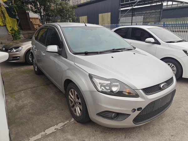 Ford Focus 2013 Hatchback Classic 1.8L Automatic Base Model, 2013 года