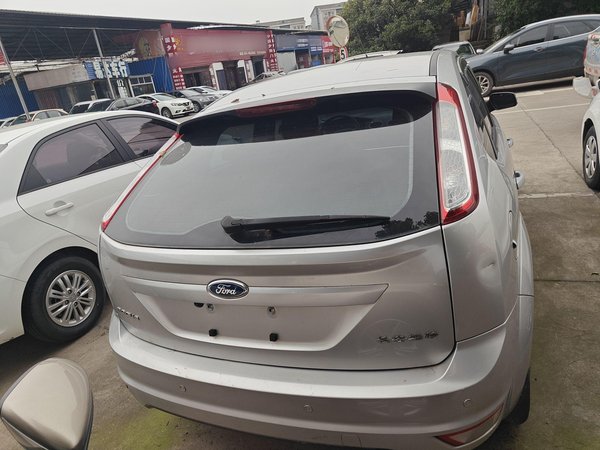 Ford Focus 2013, 141600 км, за 3878 USD