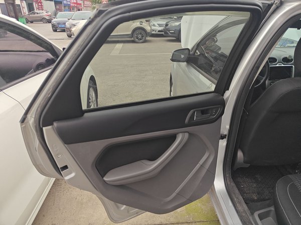 Ford Focus 2013, 141600 км, за 3878 USD - фото 28