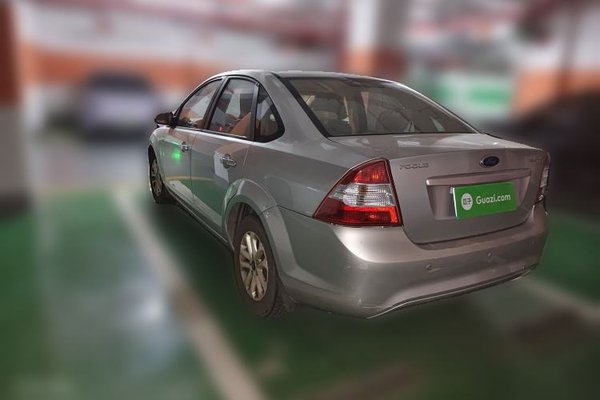 Ford Focus 2013, 19100 км, за 2850 USD