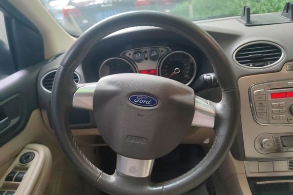 Ford Focus 2013, 51000 км, за 3170 USD - фото 13