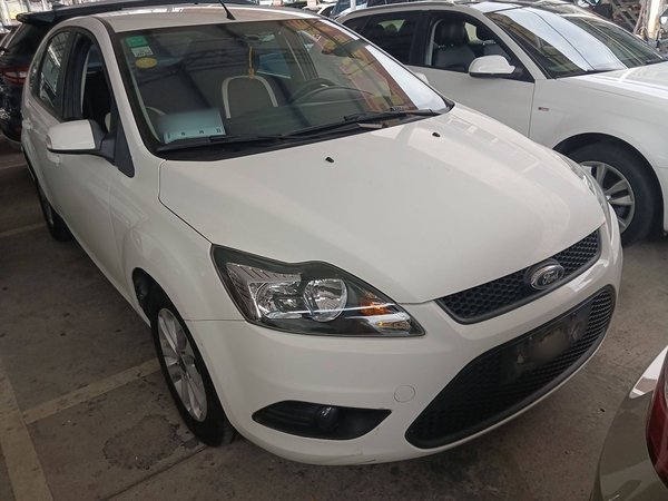 Ford Focus 2013 Hatchback Classic 1.8L Automatic Base Model, 2013 года