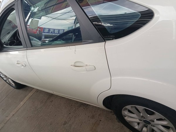 Ford Focus 2013, 116400 км, за 4203 USD