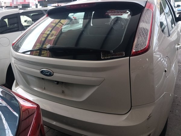 Ford Focus 2013, 116400 км, за 4203 USD