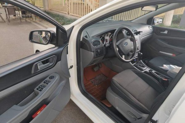 Ford Focus 2013, 116700 км, за 2819 USD - фото 16