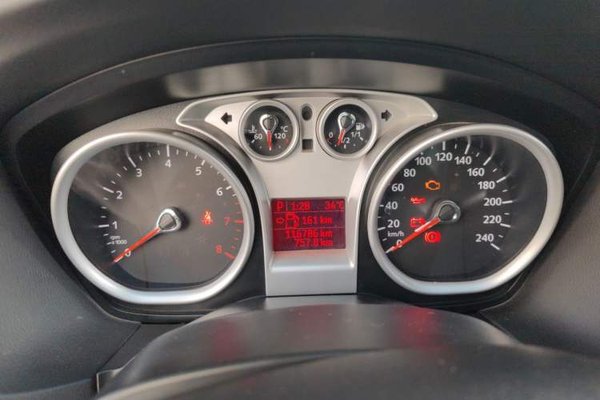 Ford Focus 2013, 116700 км, за 2819 USD - фото 11