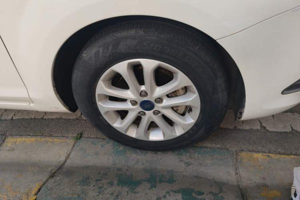 Ford Focus 2013, 116700 км, за 2819 USD - фото 8
