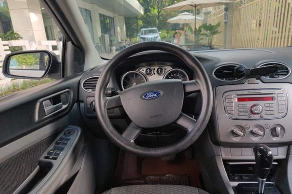 Ford Focus 2013, 116700 км, за 2819 USD - фото 10