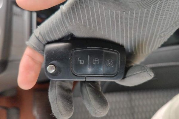 Ford Focus 2013, 116700 км, за 2819 USD - фото 20