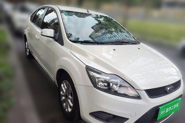 Ford Focus 2013, 79600 км, за 2954 USD