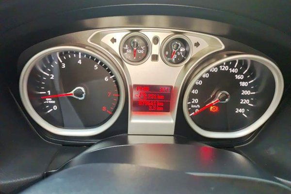 Ford Focus 2013, 79600 км, за 2954 USD - фото 11