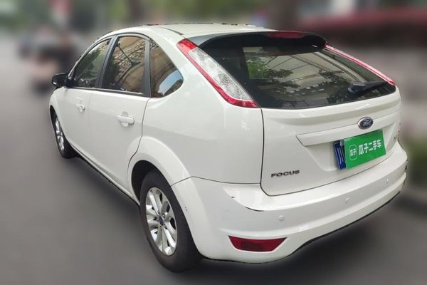 Ford Focus 2013, 79600 км, за 2954 USD