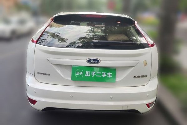 Ford Focus 2013, 79600 км, за 2954 USD