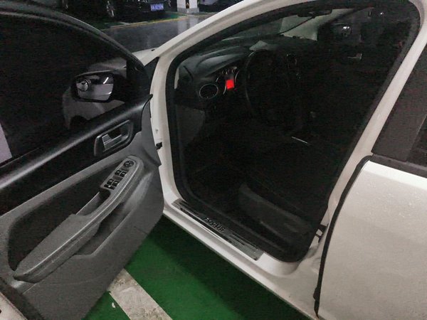Ford Focus 2013, 99200 км, за 2779 USD - фото 17