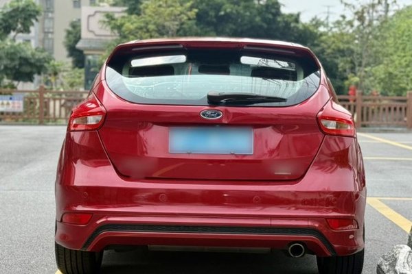 Ford Focus 2015, 11900 км, за 9424 USD