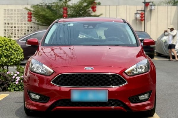 Ford Focus 2015, 11900 км, за 9424 USD - фото 6
