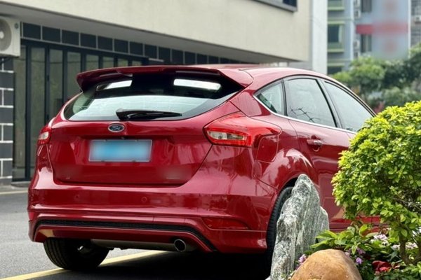 Ford Focus 2015, 11900 км, за 9424 USD - фото 8