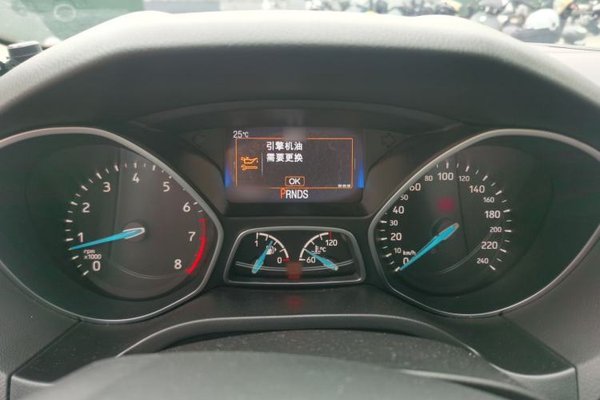 Ford Focus 2015, 11900 км, за 9424 USD - фото 10