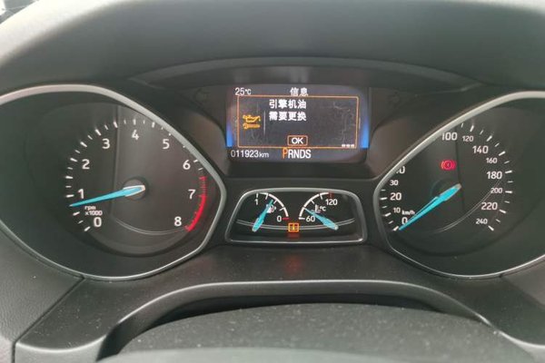Ford Focus 2015, 11900 км, за 9424 USD - фото 11