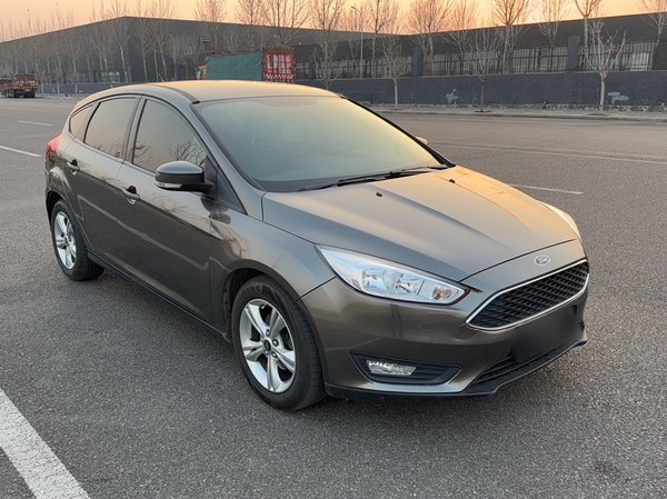 Ford Focus 2015 Hatchback 1.6L Automatic Comfort Model, 2015 года
