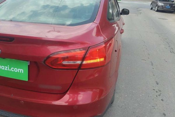 Ford Focus 2015, 104700 км, за 5525 USD - фото 9